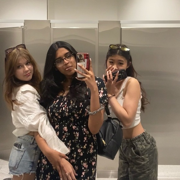 Meet your Posher, Bridgette - Picture 1 of 7